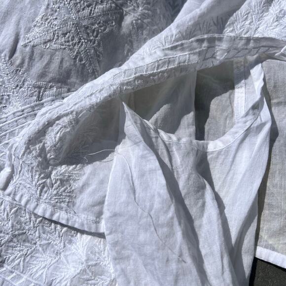 Violeta by Mango Women’s size XL summer top, white with embroidery - Picture 10 of 11